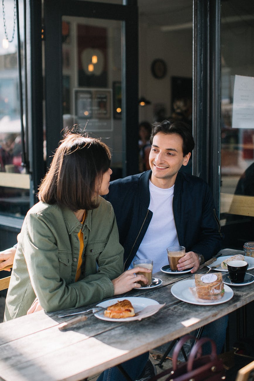 couple in restaurant